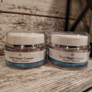 Revitalizing Night Cream Repair + Restore - White and Silver